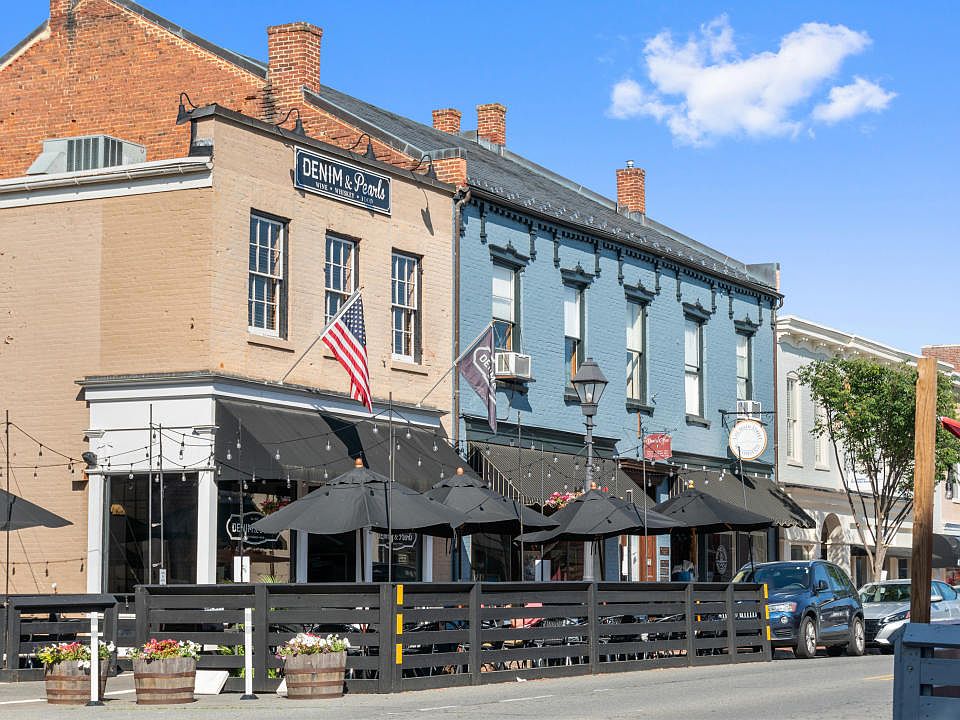 The best location near Old Town Warrenton, minutes from your front door.