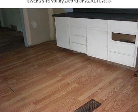 4th image of 123 Lincoln Ave