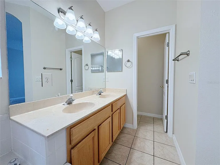 4932 Bellthorn Dr — Photo 17