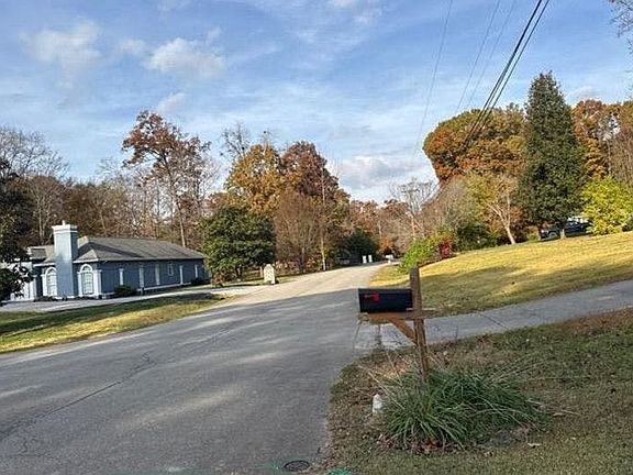 5th image of 3923 Glen Oaks Dr