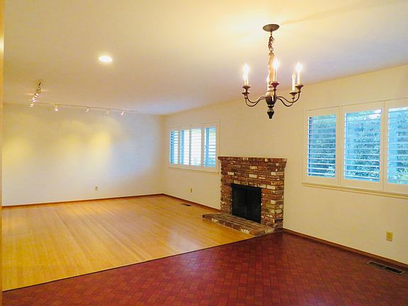 5th image of 1002 Radcliffe Dr