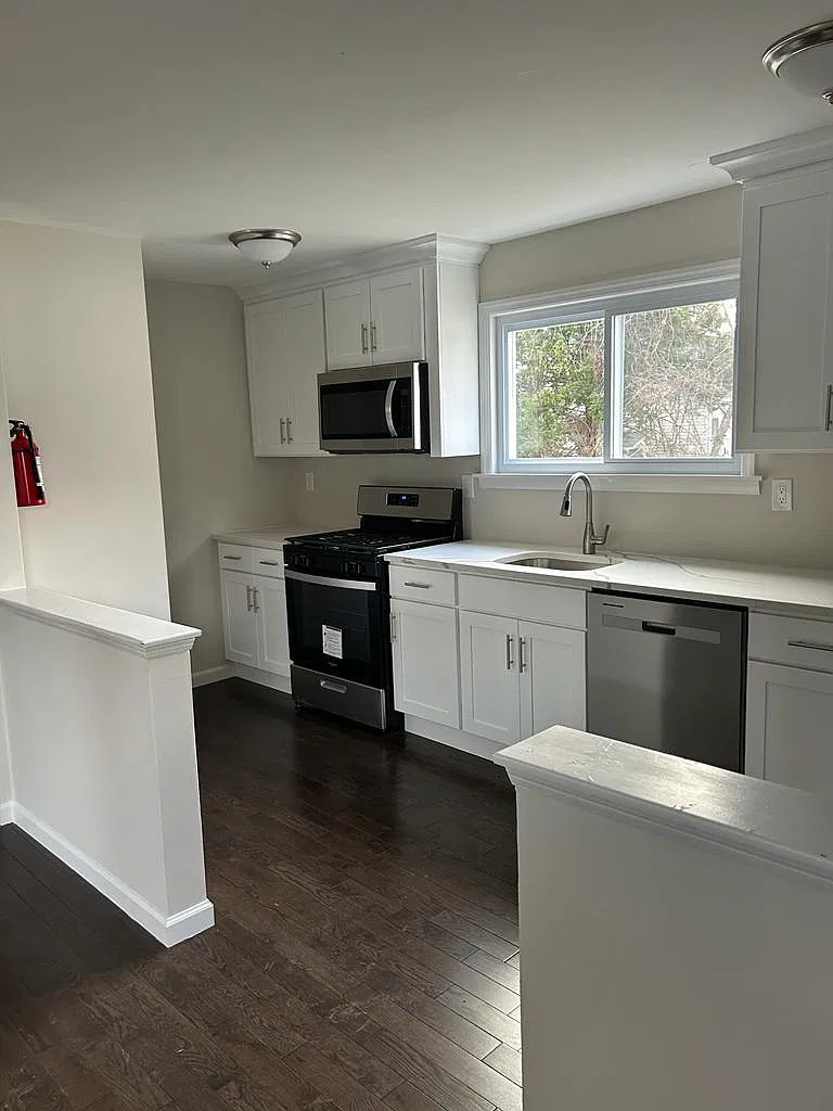 3 bed, 1406 sqft, $2,790 — Photo 4