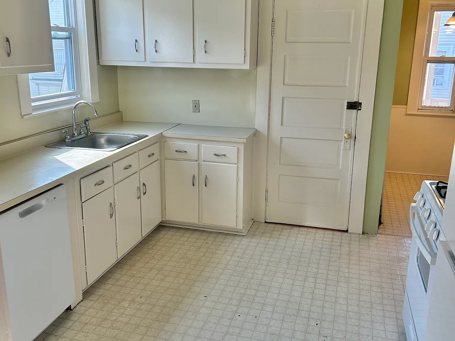4 bed, 1800 sqft, $4,200 — Photo 2