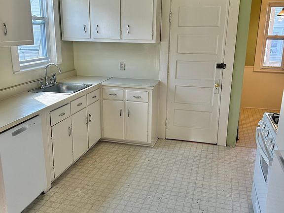 2nd image of 24 Central Rd #3