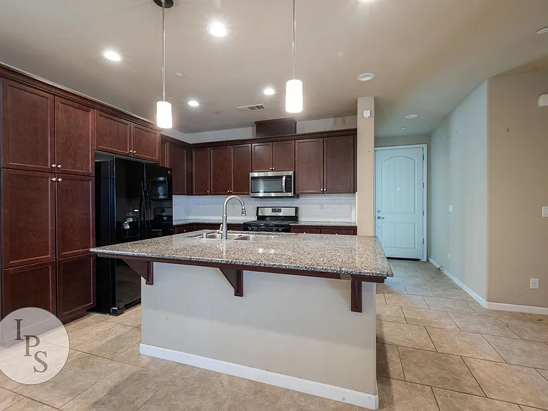 6414 W Norwich Ave — Photo 6