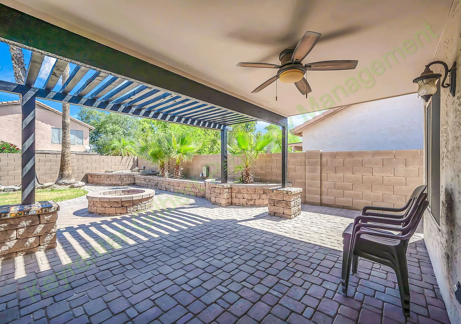 Charming 3-Bedroom Chandler Home with Vaulted Ceilings & Inviting Backyard — Photo 2