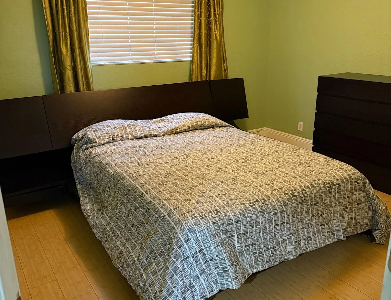 2 bed, 1.0 bath, 680 sqft, $1,900 — Photo 3