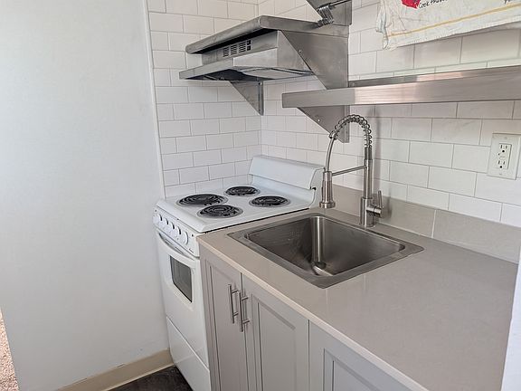 2nd image of 110 W Kingsley St APT 3