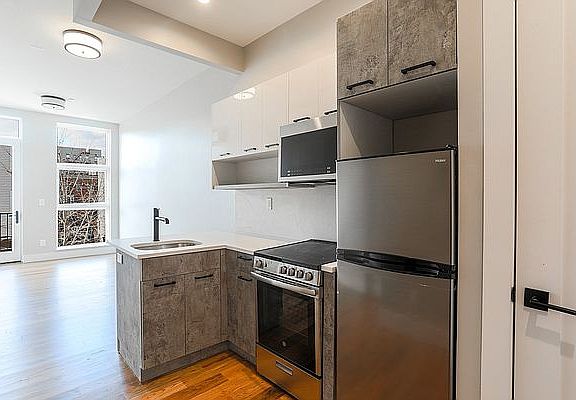 2nd image of 1409 Bryant Ave APT 4B