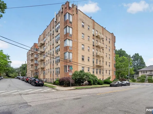 19 Lyons, Newark, NJ 07112