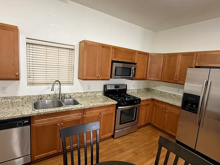 255 W 7th St #26 — Photo 20