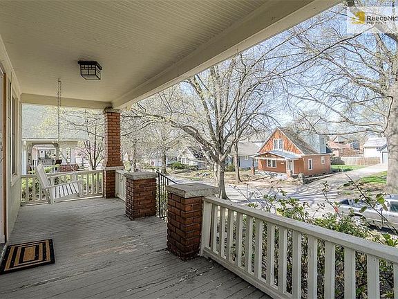 3rd image of 4537 Fairmount Ave