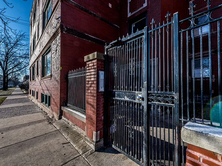 6306 S Fairfield Ave — Photo 16