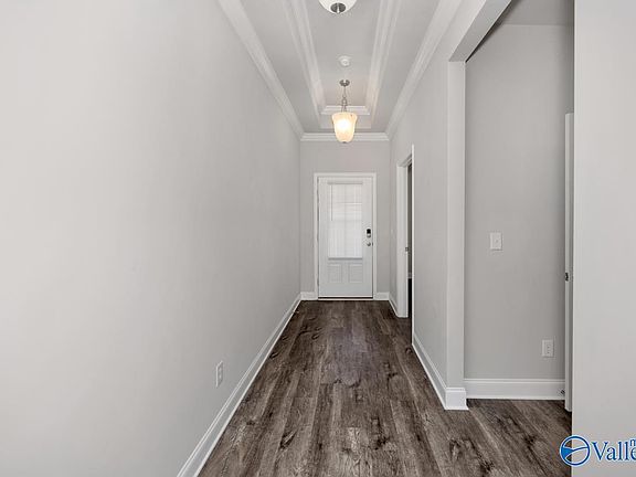 4th image of 142 Shrewsberry Dr