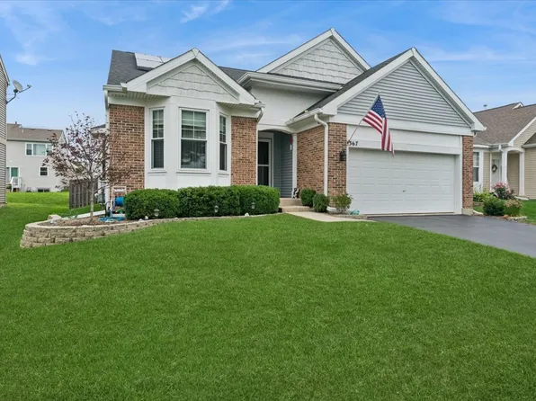 367 Larkspur Ln, Round Lake, IL 60073