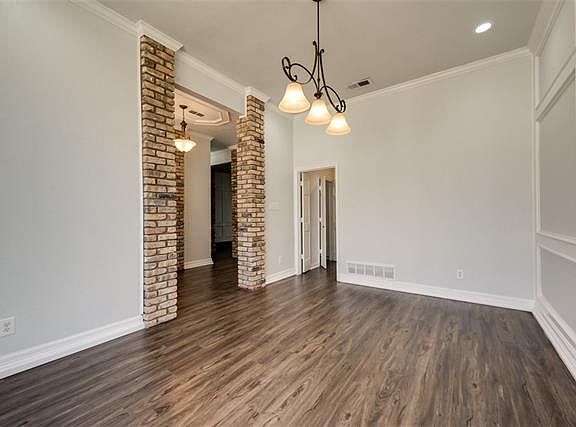 5th image of 2110 Riverforest Ct