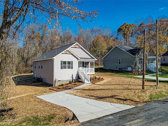 3rd image of 413 Park Ln