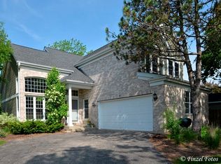 9 Barrington Ct, Lake In The Hills, IL 60156