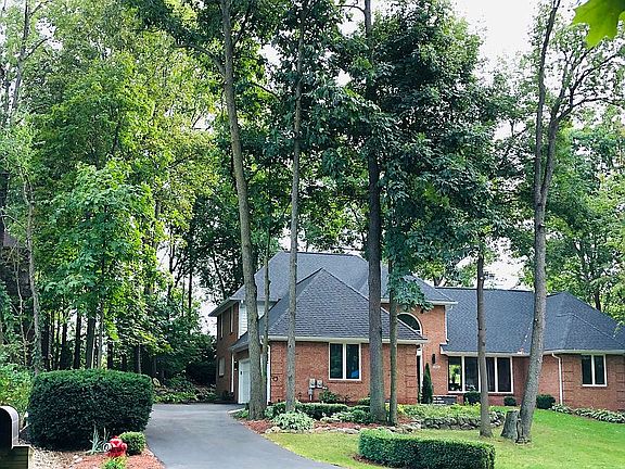 2nd image of 579 Glenmoore Dr
