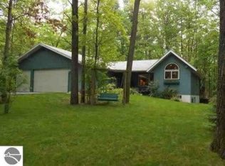5629 Lakeview Dr, Interlochen, MI 49643