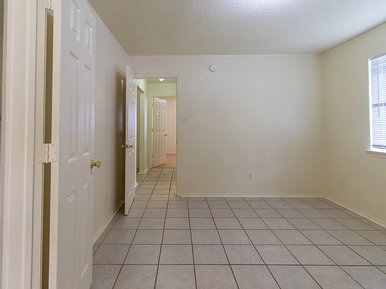 1203 Fox Creek Dr — Photo 22