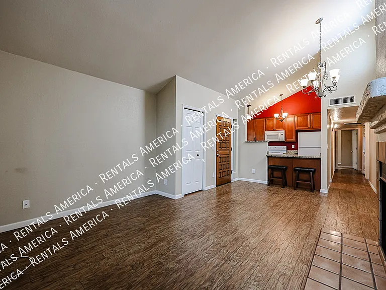 1621 E Vaughn St — Photo 9