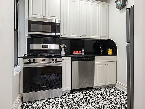 4th image of 725 Riverside Dr APT 2G