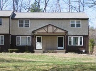 15 Holly Ln, Londonderry, NH 03053