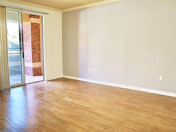 5th image of 330 Las Colinas Blvd #116