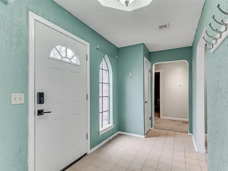 7225 Skylark Ln — Photo 4
