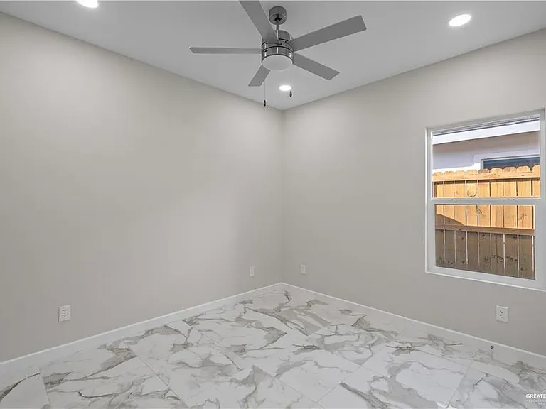 405 N Onyx Ave #2 — Photo 7