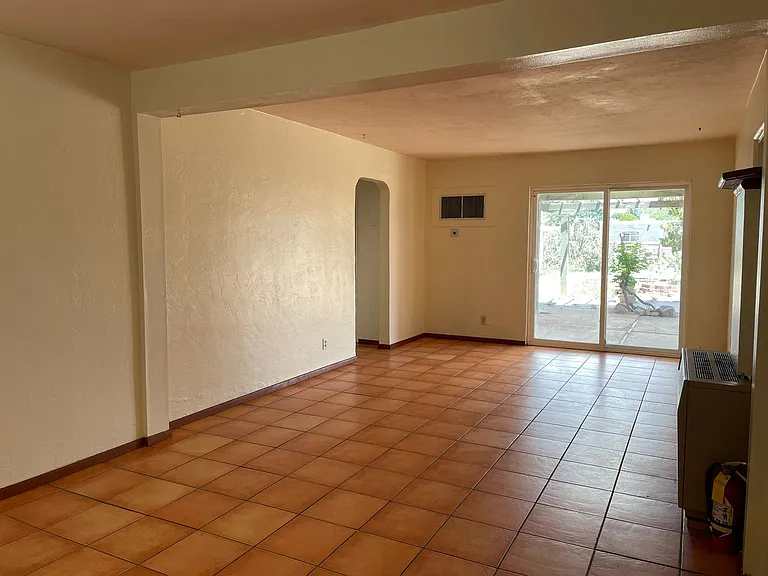 2734 Graceland Dr NE — Photo 5