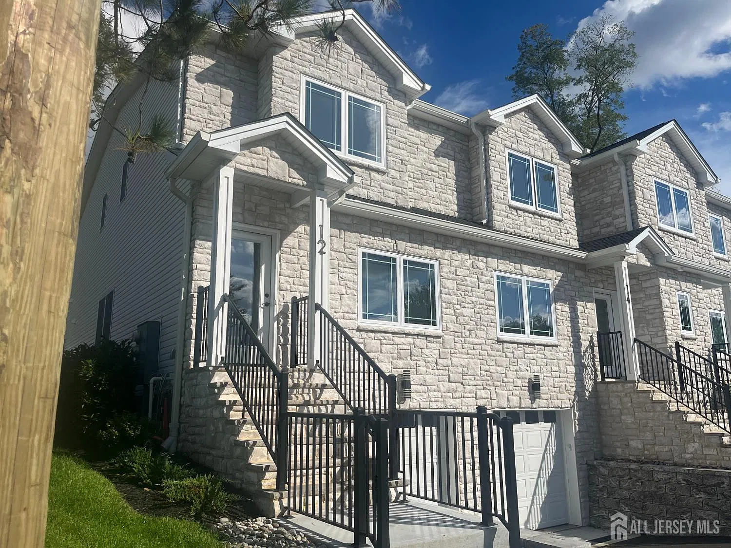 2 bed, 4.0 bath, 1600 sqft, $3,000 — Photo 2