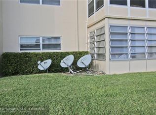 4800 NW 35th St APT 404, Lauderdale Lakes, FL 33319