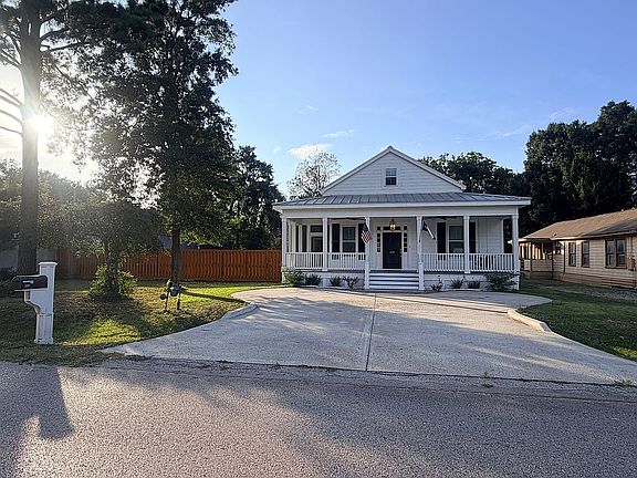 5th image of 522 James St
