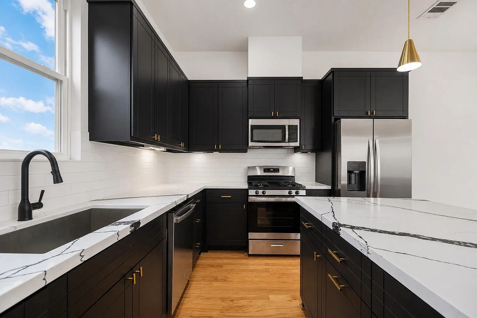 3 bed, 3.5 bath, 2223 sqft, $2,750 — Photo 4