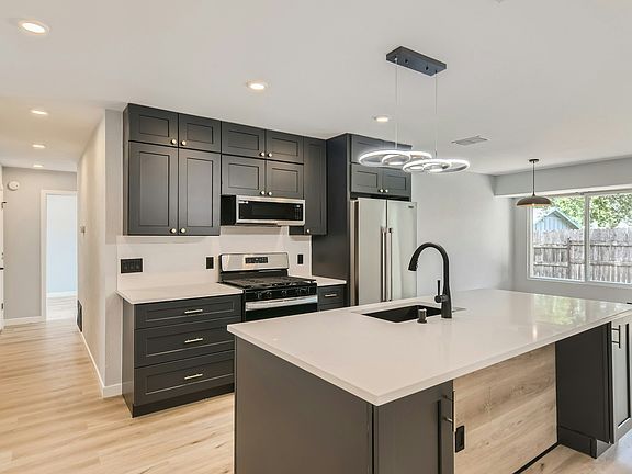 3rd image of 10608 Barnhill Dr