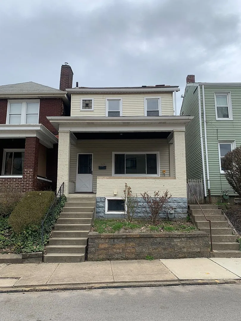 1825 Jancey St photo 1