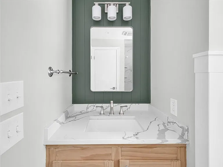 7 Jay Dr — Photo 22