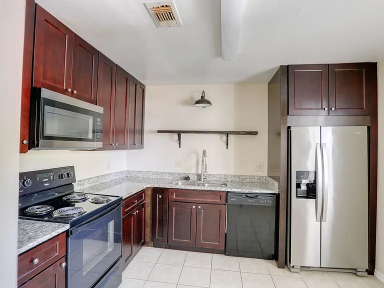 7206 Olympia Ct — Photo 8