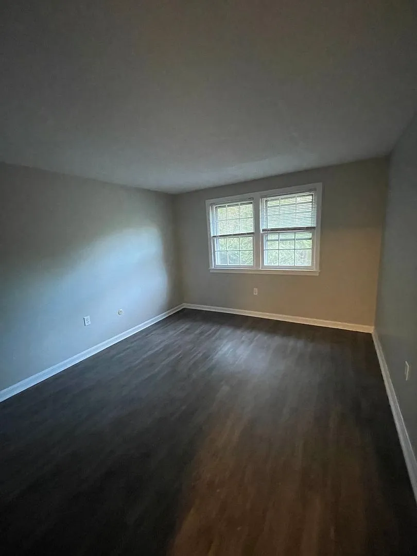 614 Cabot Street / 1 & 2 Trafalgar Drive — Photo 4