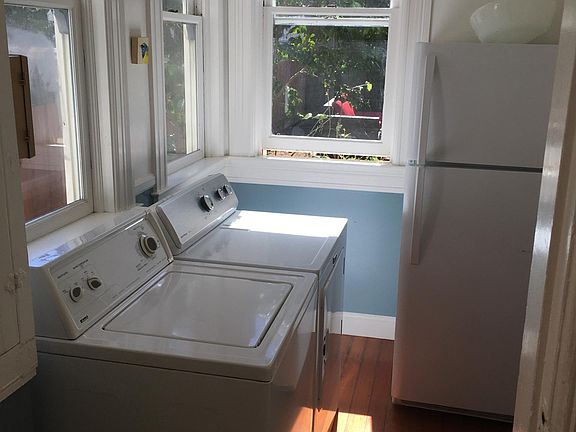 2nd image of 1054 Noe St