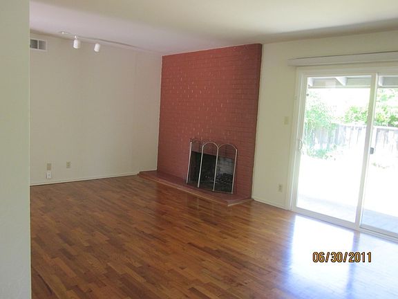 Living/dining combo