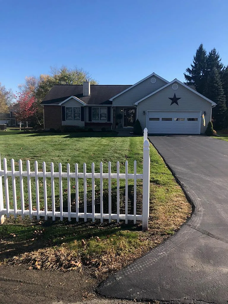 1059 Chatham Ln photo 1