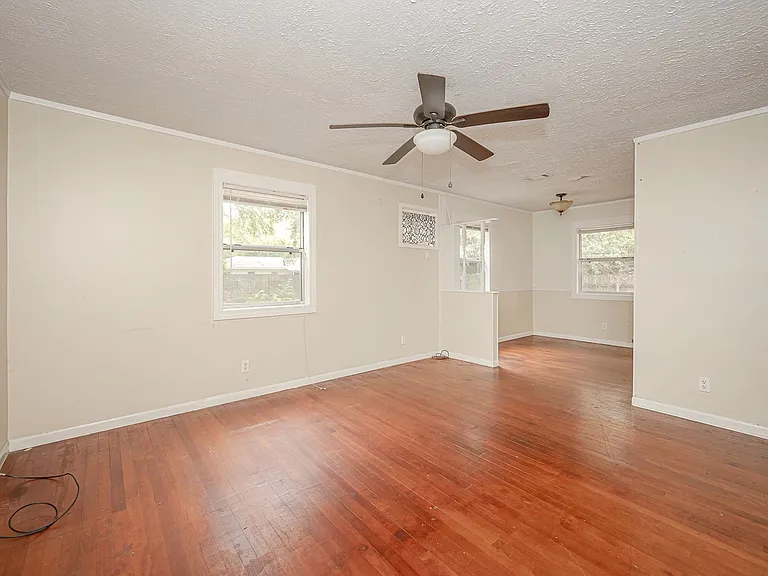 2919 Criswell Ave — Photo 17