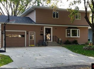 629 W 8th St, Mankato, MN 56001