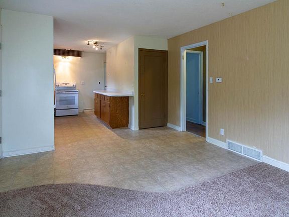 5th image of 833 28th Ave N