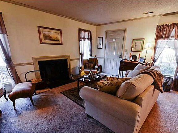 4th image of 322 Worthington Square