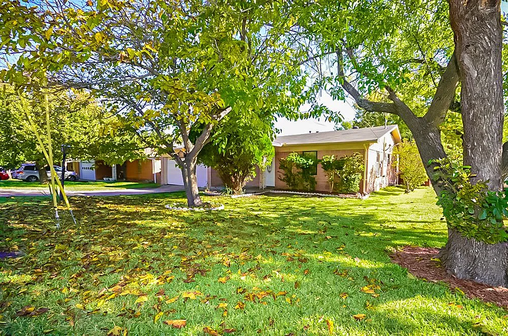4 bed, 2.0 bath, 1469 sqft, $1,495 — Photo 1
