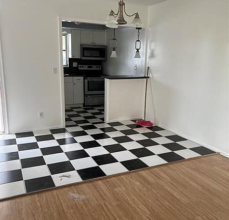 5th image of 2545 Dudley Dr W APT F